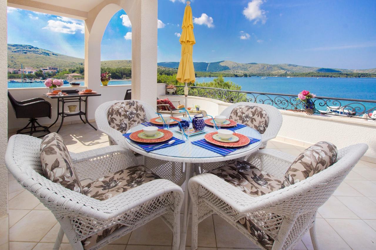 Sea Breeze - Front Sea Apartment Žaborić Extérieur photo