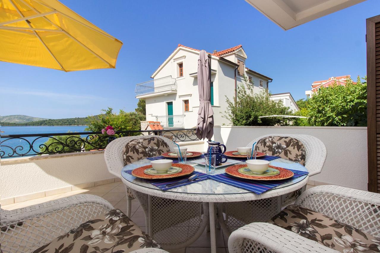 Sea Breeze - Front Sea Apartment Žaborić Extérieur photo