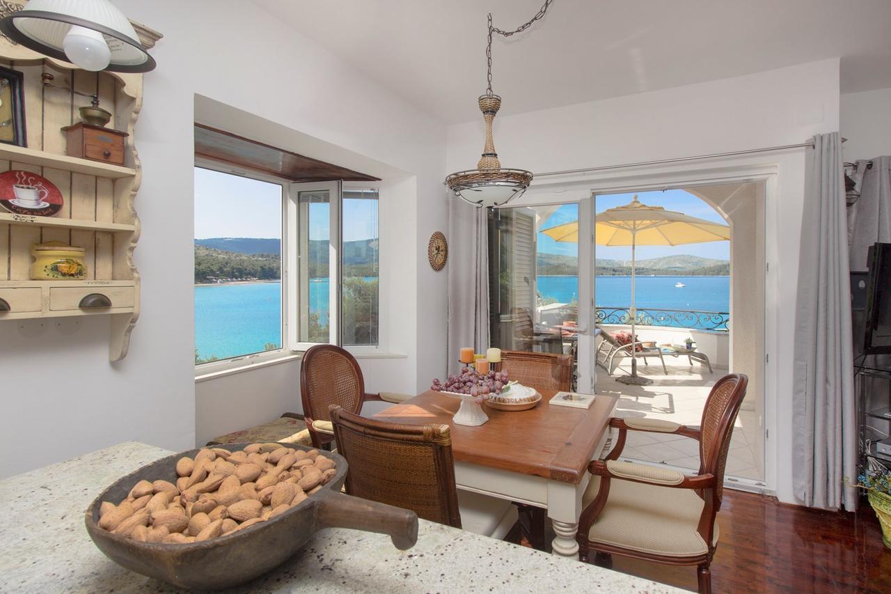 Sea Breeze - Front Sea Apartment Žaborić Extérieur photo